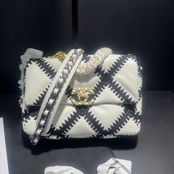 GWP CHANEL Makeup Shoulder/Handbag w/Mixed Media Chain~NIB - Picture 10 of 17